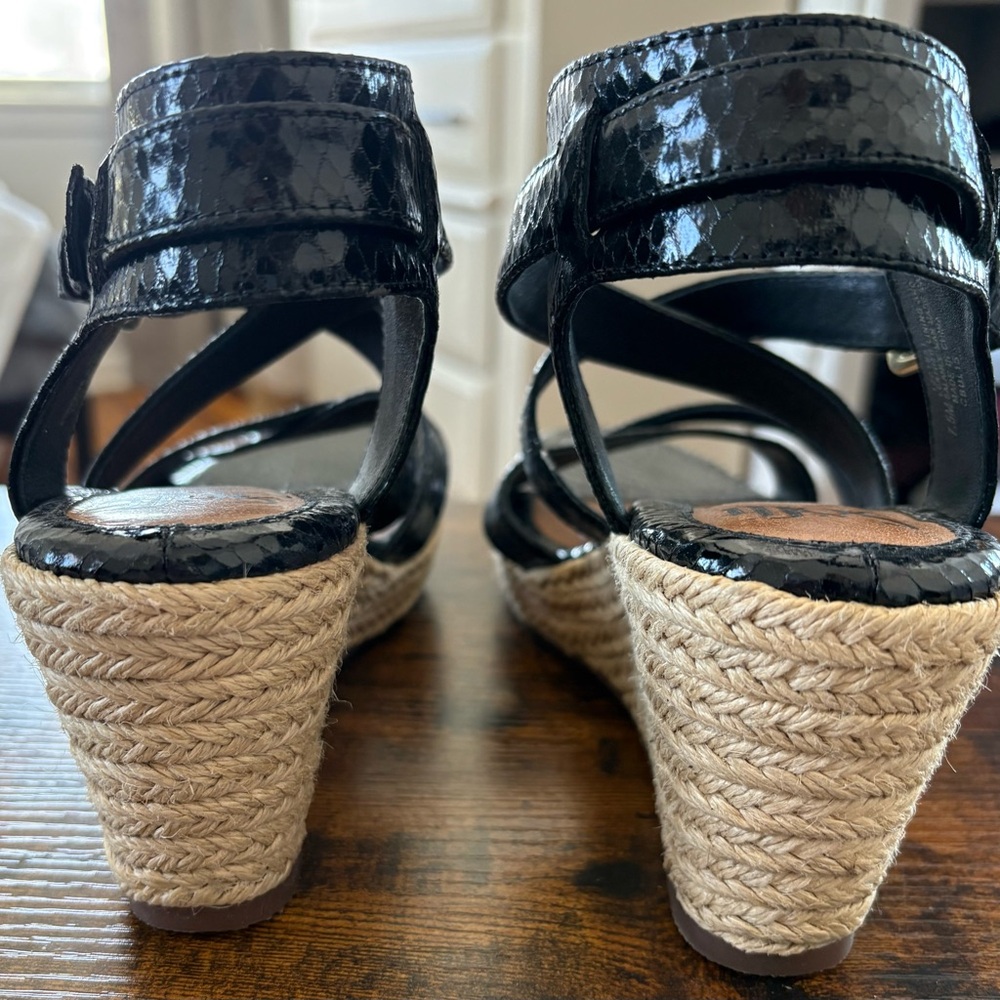 Sofft Black Textured Women's Heels - Picture 6 of 7